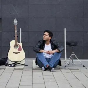 Samne Yeh Kaun Aaya image